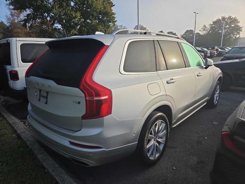 2018 Volvo XC90 T6 Momentum