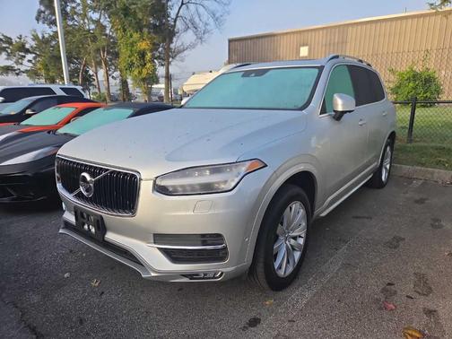2018 Volvo XC90 T6 Momentum