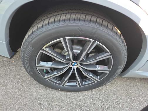 Gray Metallic 2026 BMW X5 sDrive40i