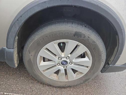 Tungsten Metallic 2019 Subaru Outback 2.5i Premium