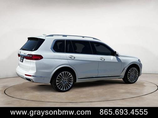 Mineral White Metallic 2021 BMW X7 xDrive40i