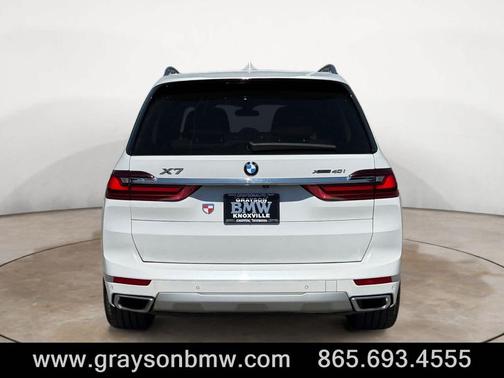 Mineral White Metallic 2021 BMW X7 xDrive40i