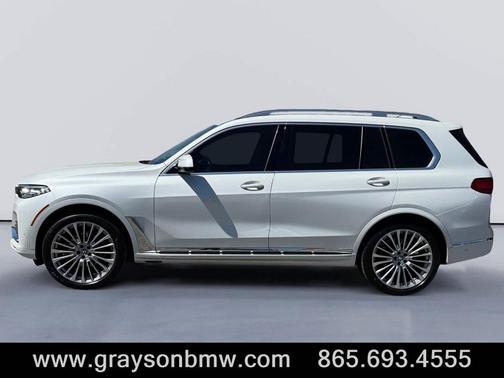 Mineral White Metallic 2021 BMW X7 xDrive40i