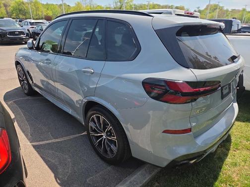 Gray Metallic 2024 BMW X5 xDrive40i