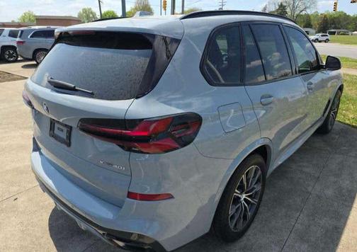 Gray Metallic 2024 BMW X5 xDrive40i