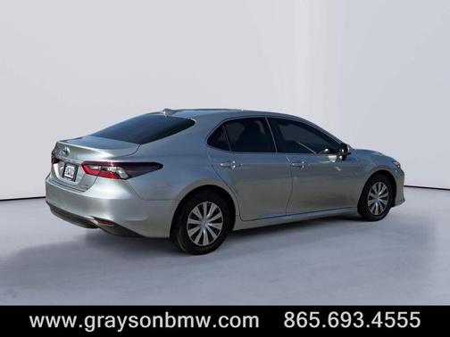 2022 Toyota Camry Hybrid LE