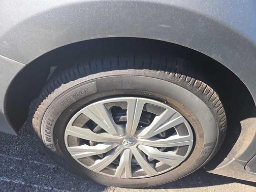 2022 Toyota Camry Hybrid LE