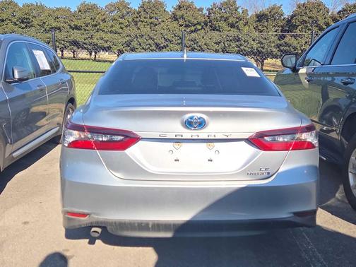 2022 Toyota Camry Hybrid LE