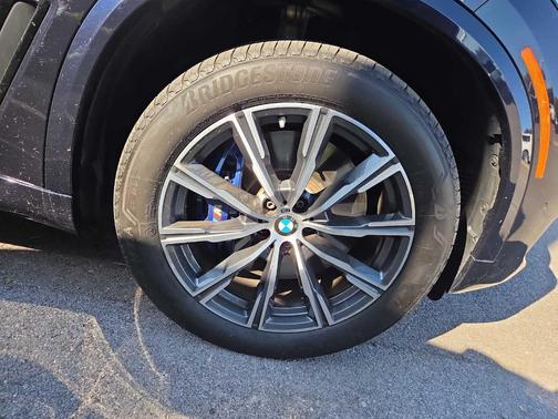 2022 BMW X5 M50i