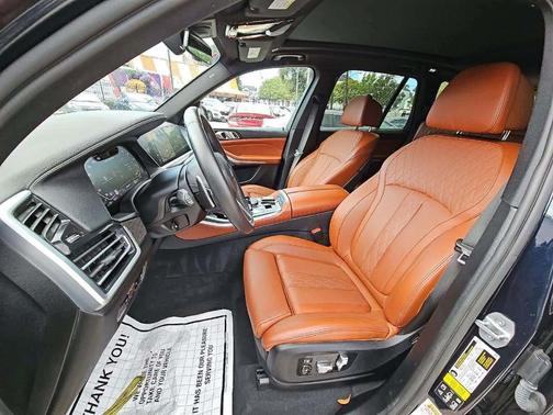 2022 BMW X5 M50i