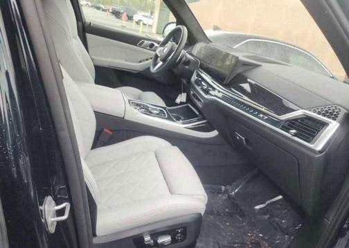 Carbon Black Metallic 2025 BMW X7 xDrive40i