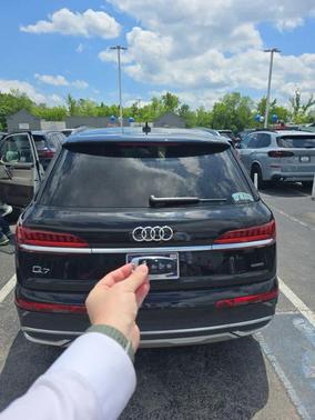 Mythos Black Metallic 2022 Audi Q7 55 Premium Plus