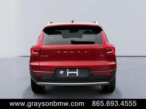 2022 Volvo XC40 T4 Momentum