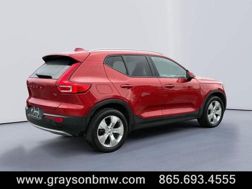 2022 Volvo XC40 T4 Momentum