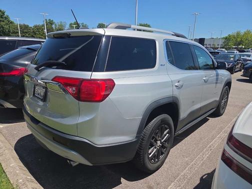 Quicksilver Metallic 2019 GMC Acadia SLT-1
