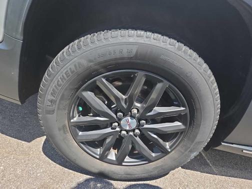 Quicksilver Metallic 2019 GMC Acadia SLT-1