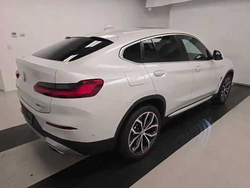 2024 BMW X4 xDrive30i