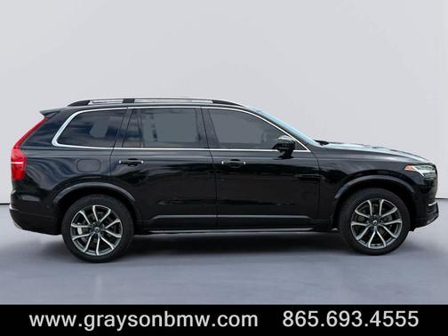 Black 2017 Volvo XC90 T6 Momentum