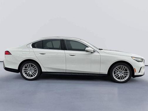 2025 BMW 530 i xDrive