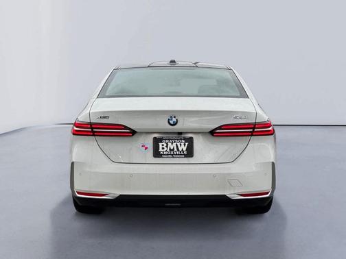 2025 BMW 530 i xDrive