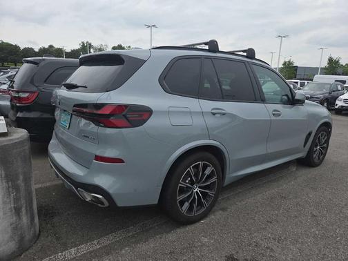 Gray Metallic 2025 BMW X5 xDrive40i