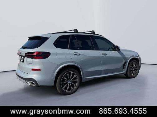 Gray Metallic 2025 BMW X5 xDrive40i