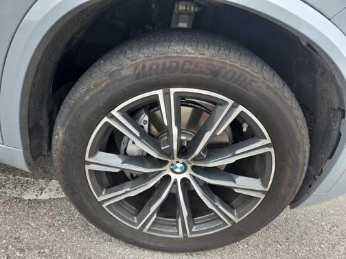 Gray Metallic 2025 BMW X5 xDrive40i