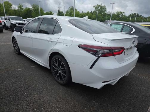 Ice 2023 Toyota Camry SE
