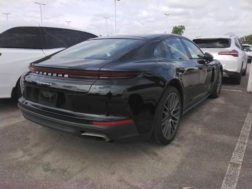 2024 Porsche Panamera 4