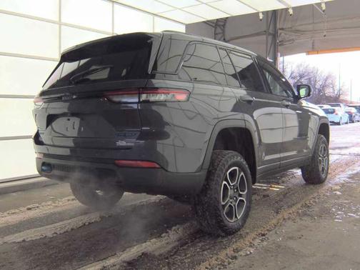 2022 Jeep Grand Cherokee 4xe Trailhawk