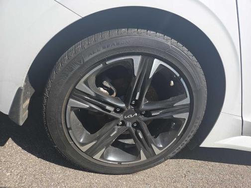 Glacial White Pearl 2022 Kia K5 GT-Line