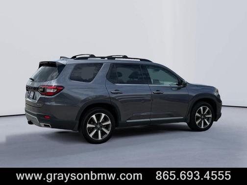 Modern Steel Metallic 2023 Honda Pilot Elite