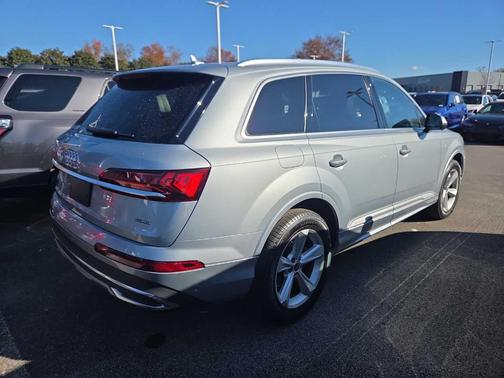 2024 Audi Q7 45 Premium Plus
