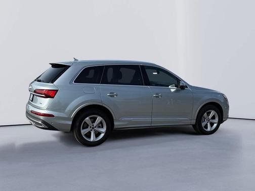 2024 Audi Q7 45 Premium Plus