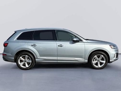 2024 Audi Q7 45 Premium Plus