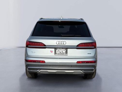 2024 Audi Q7 45 Premium Plus