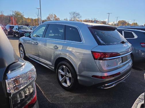 2024 Audi Q7 45 Premium Plus