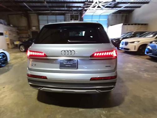 2024 Audi Q7 45 Premium Plus