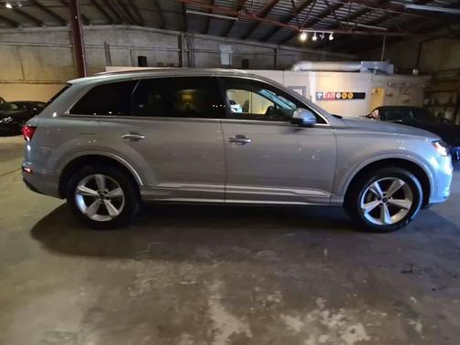 2024 Audi Q7 45 Premium Plus