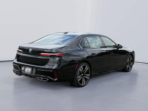2025 BMW 760 760i xDrive