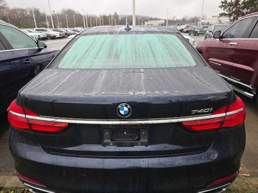 2019 BMW 740 i