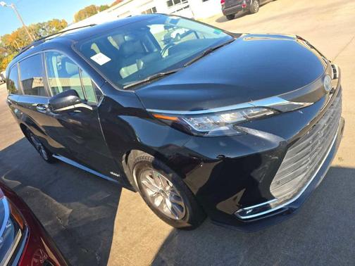 2021 Toyota Sienna XLE