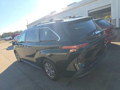 2021 Toyota Sienna XLE