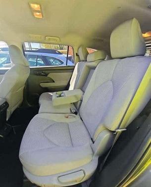 Magnetic Gray Metallic 2022 Toyota Highlander LE