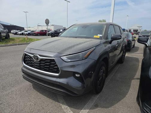 Magnetic Gray Metallic 2022 Toyota Highlander LE