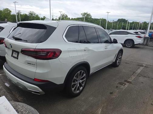 Alpine White 2023 BMW X5 xDrive40i