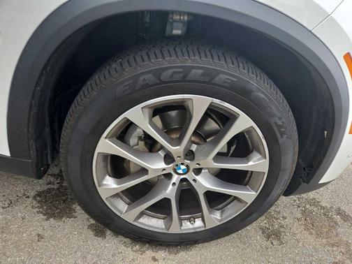 Alpine White 2023 BMW X5 xDrive40i