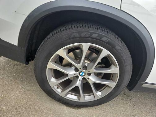 Alpine White 2023 BMW X5 xDrive40i