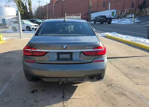 2018 BMW 750 i