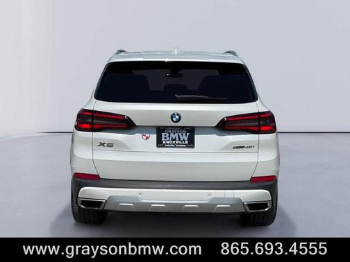 Mineral White Metallic 2021 BMW X5 sDrive40i